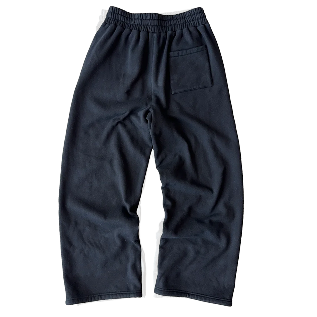 WORLDTOUR BLACK SWEATS