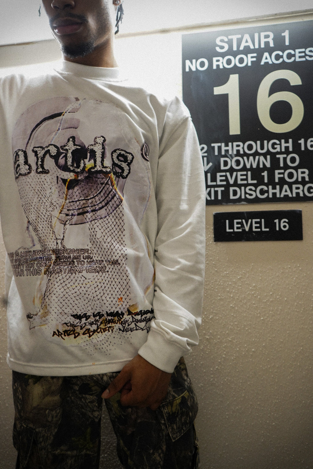 WORLD OF ART LONGSLEEVE